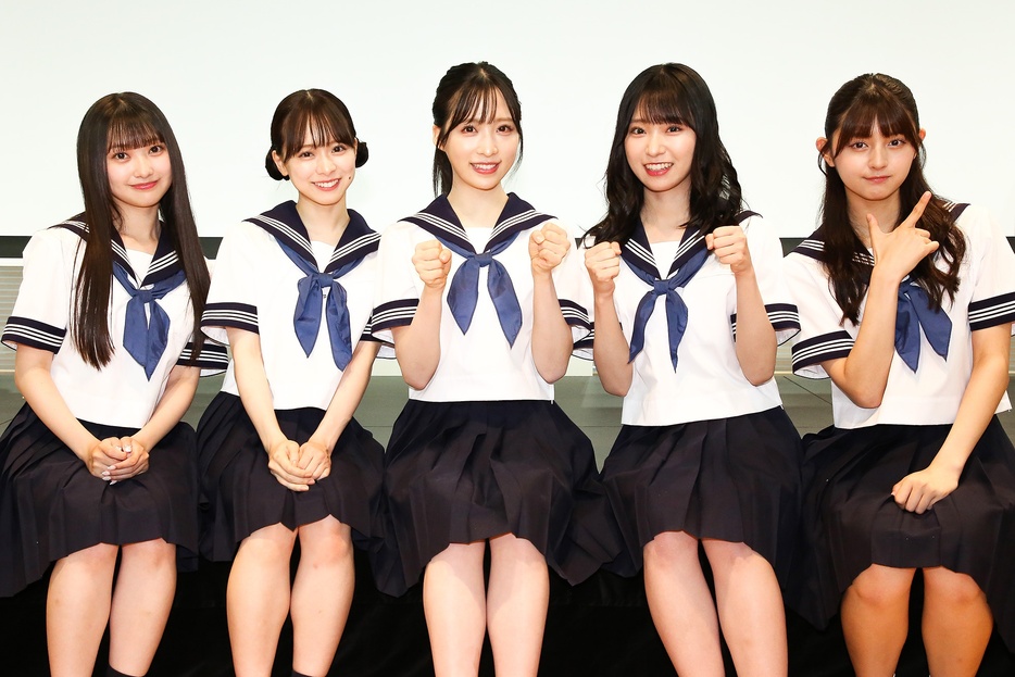 AKB48の山崎空、倉野尾成美、小栗有以、山内瑞葵、久保姫菜乃(写真左から)が「ガールズドライブ」Blu-ray発売記念イベントに登壇