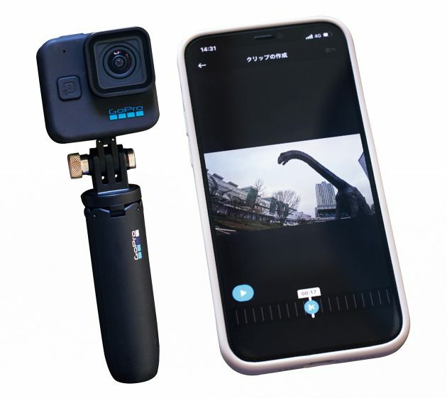 動画に特化した、軽量な小型カメラ「GoPro」。スマホと連携させて操作するのでラクラク。「買ってみたばかりなので、いろいろ試しているところです」。福井駅前の恐竜も大迫力で撮れます。