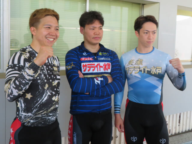 (左から)小林泰正、吉田拓矢、坂井洋