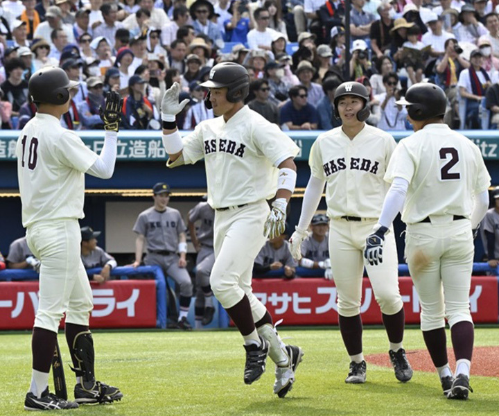 6回裏にはバックスクリーンへ中越え3ラン。試合を決定づけた[写真=矢野寿明]