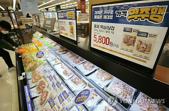 スーパーの精肉コーナー（資料写真）＝（聯合ニュース）