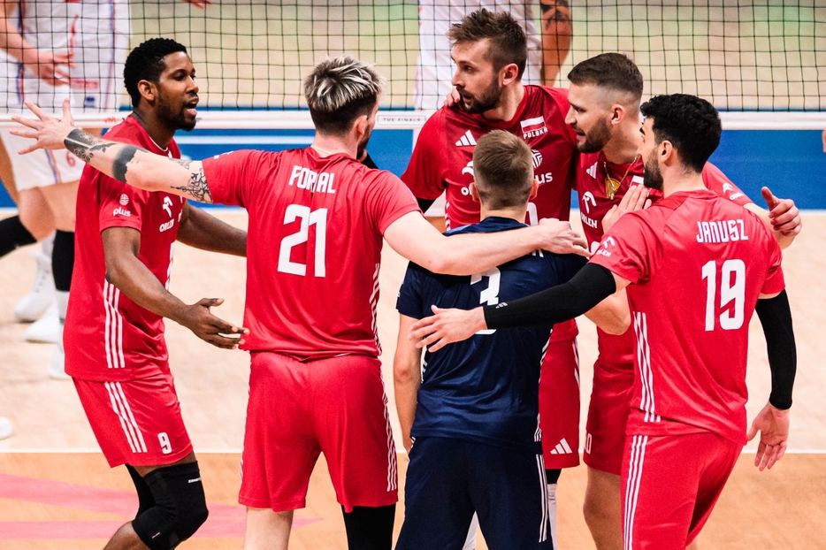 強豪のポーランドが決勝進出を逃した一方で、試合中に悲劇が起きた。(C) Volleyball World