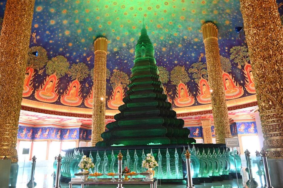 歴史ある王室寺院ワット・パークナム＝7日、バンコク