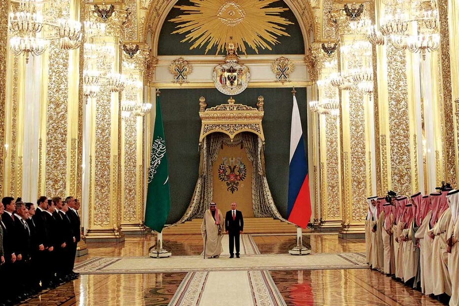 2017年10月、モスクワを訪れたサルマン国王。サウジアラビアは中ロとの関係強化に積極的　MIKHAIL SVETLOV/GETTY IMAGES