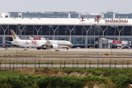 浦東国際空港でタキシングするガルフ・エアGF124便（2024年5月29日撮影、資料写真）。