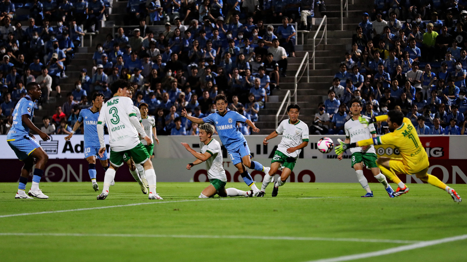 自陣からドリブルで切り裂くスーパーゴールを仕留めた磐田MF古川陽介(C)J.LEAGUE