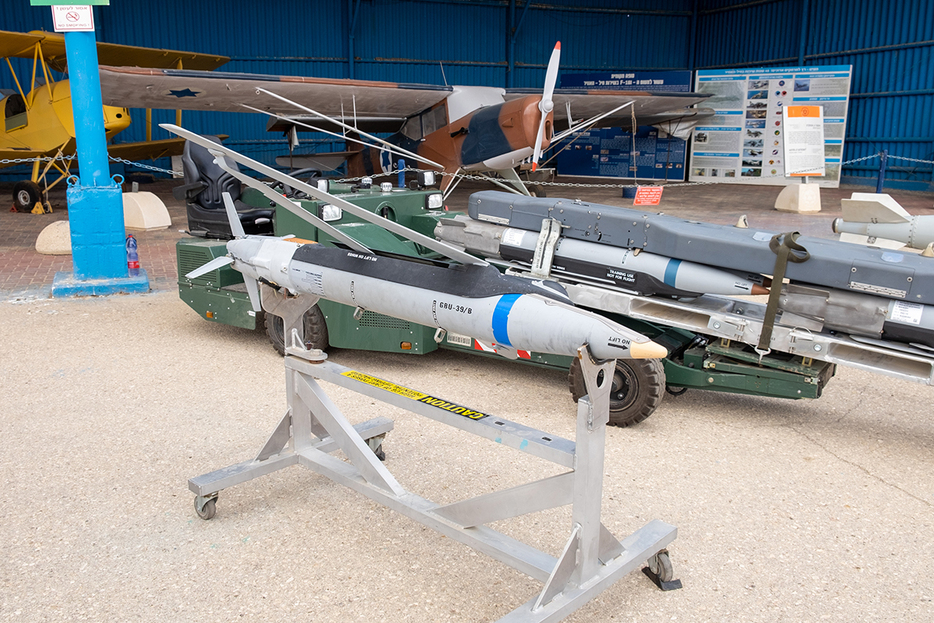 GBU-39/B小直径爆弾（SDB）。2019年、イスラエル・ハツェリムにあるイスラエル空軍博物館（Lerner Vadim / Shutterstock.com）
