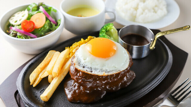 「鉄板ハンバーグ with 目玉焼き」1,540円