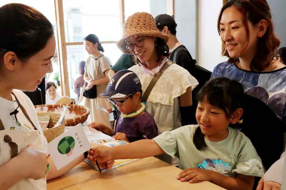 親子で一緒に過ごせる店内