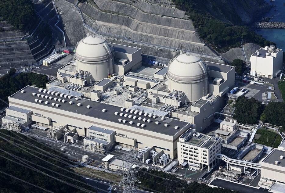 関西電力大飯原発の3号機（右）と4号機＝福井県おおい町