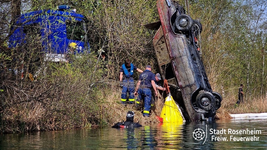 2022 年、この小さなイタリア車は救助活動中に偶然発見された。 しかし、車がどのようにして水に落ちたのかは謎だ。