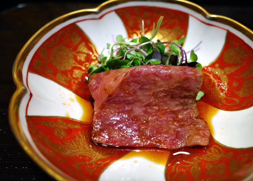銀座の中心地で黒毛和牛の様々な部位が味わえる〈江戸焼肉〉は、ここ一番の強い味方！