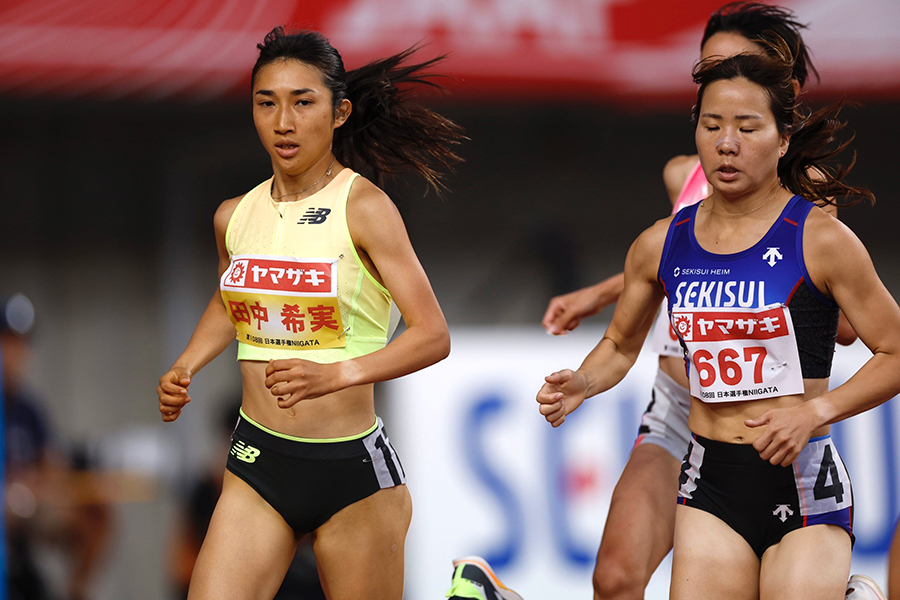 日本選手権初日、女子1500メートル予選で力走する田中希実【写真：奥井隆史】