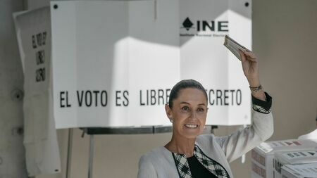 メキシコ初の女性大統領となるクラウディア・シェインバウム氏（写真： Luis Antonio Rojas／Bloomberg）