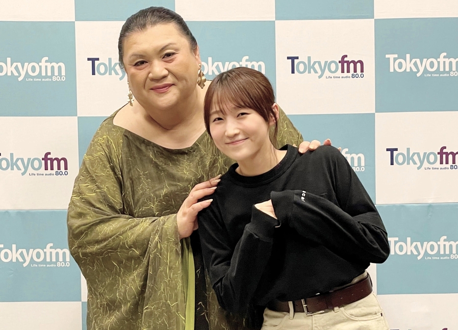 （左から）マツコ・デラックスさん、鞘師里保