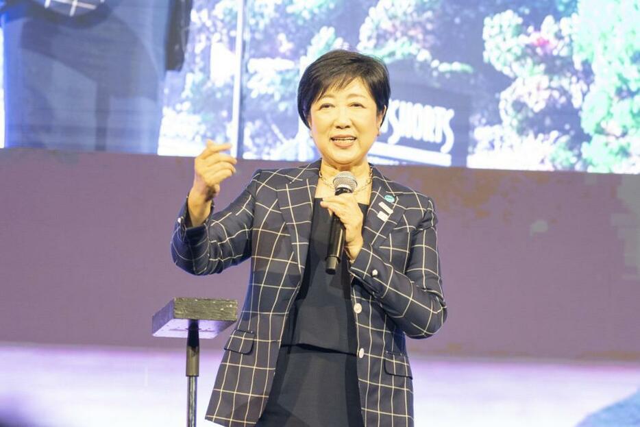 東京都知事選の公約を発表した小池百合子知事＝17日（三田春樹撮影）