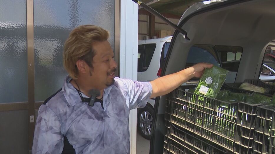 永遠さんの野菜を出荷しにいく父・竜也さん