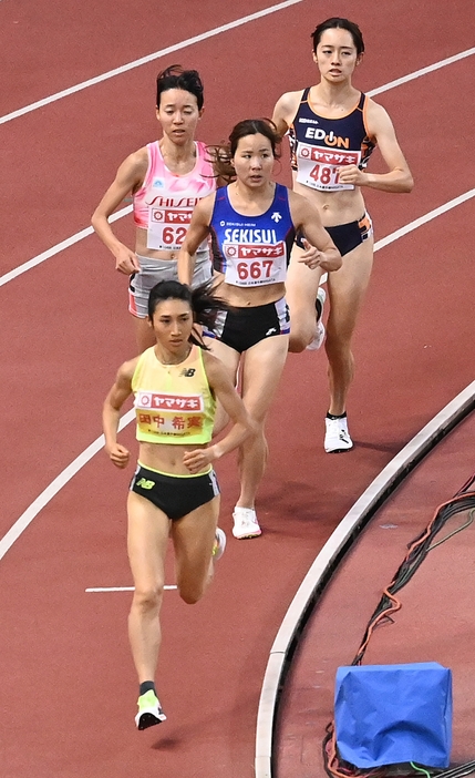 女子1500m予選で好スタートを切った田中希実