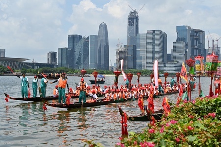 広州市天河区、珠江本流広場の近くで行われたドラゴンボートレース（2023年6月20日撮影、資料写真）。