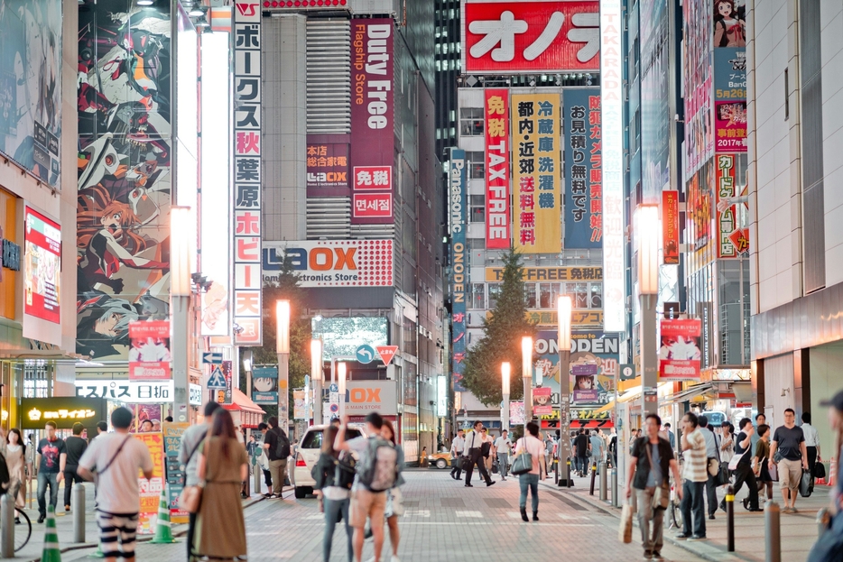 秋葉原の街並み。電気街とアニメ・漫画のオタクの聖地から今後はどこへ向かうのか。photo：jezael melgoza（unsplash）