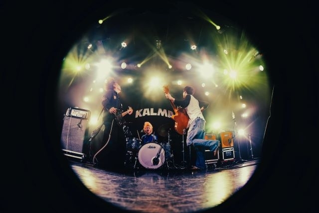 デビュー4周年を迎えた3ピース・ロック・バンド“KALMA”、自身最大キャパとなるワンマン・ライブ開催