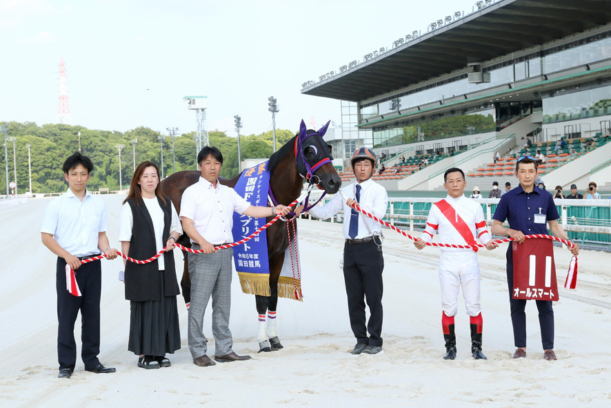 園田FCスプリント 口取り (C)兵庫県競馬組合