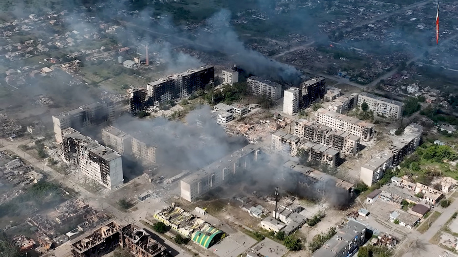 ウクライナ北東部ハリコフ州の州都ハリコフ市が１０日、ロシア軍による誘導爆弾３発の攻撃を受け、民間住宅が損壊し、少なくとも６人が負傷した。提供写真。ハリコフ市で２日撮影（２０２４年　ロイター/Handout via REUTERS）