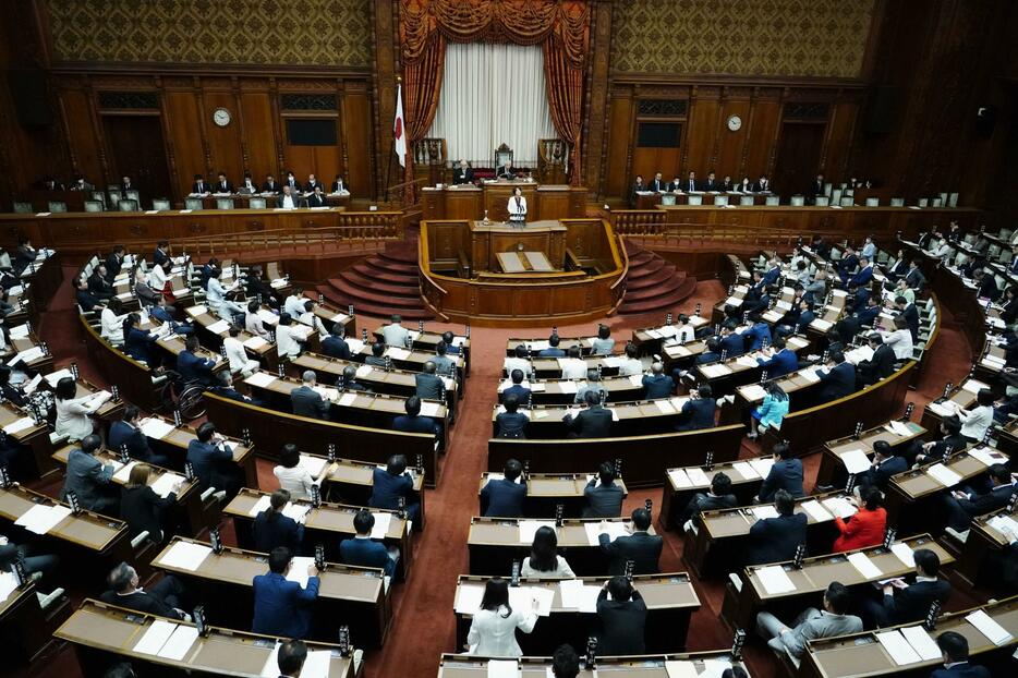 国会で開かれた参院本会議＝12日午前