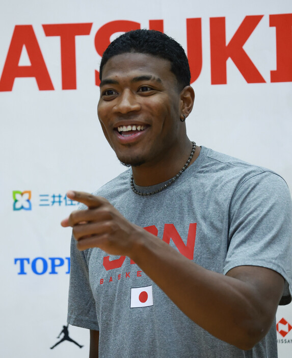 バスケットボール男子のパリ五輪代表候補が２９日、東京都北区の味の素ナショナルトレーニングセンターで行われている合宿を公開。八村塁が「久しぶりにチームに帰ってこられてすごくうれしい」と語った。