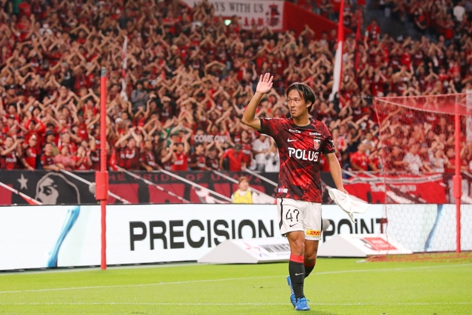 2ゴールで浦和の苦境を救った武田英寿。サポーターも万雷の拍手で感謝を示した（写真◎J.LEAGUE）