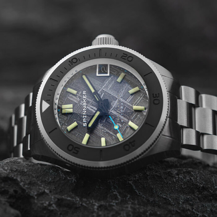 イタリア発の腕時計ブランド“スピニカー”は、隕石を文字盤に使用したダイバーズウオッチ“ピカール オートマティック メテオライト リミテッドエディション”を発表した。