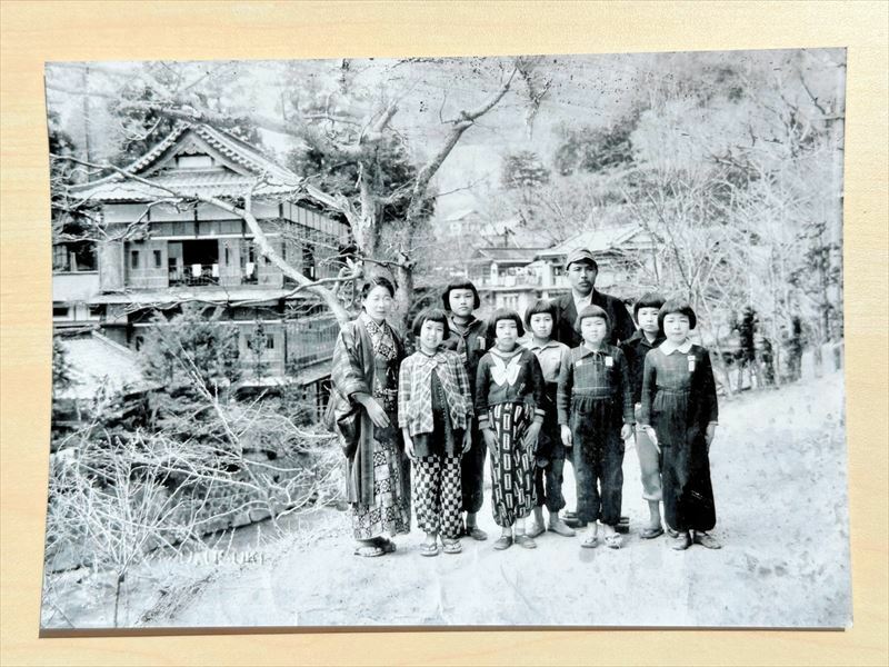 東山温泉に疎開した台東区の児童が写る写真
