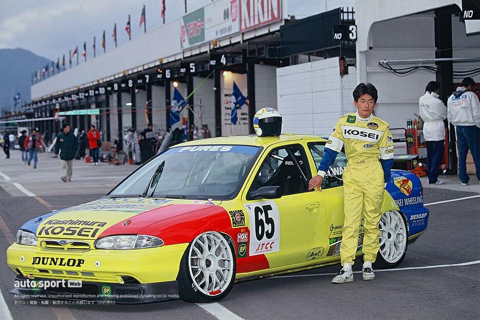 1995年のJTCC第13、14戦仙台ハイランドでデビューを果たしたKOSEI・MONDOとドライバーの和田久。