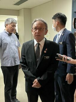 「本当に怒り心頭だ」と語気を強める沖縄県の玉城デニー知事=28日、県庁