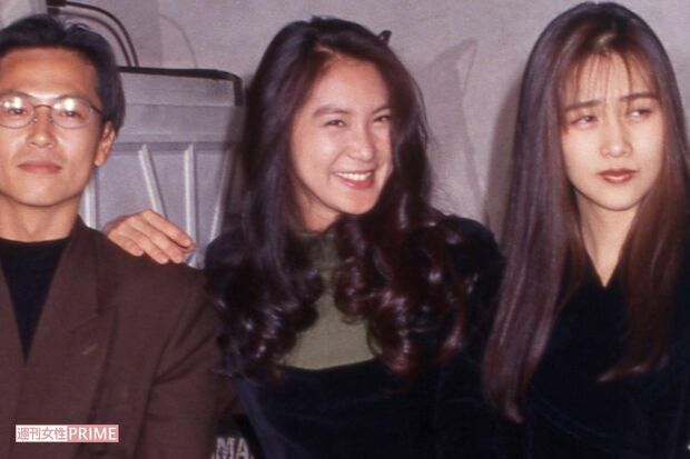 浅野温子（左は三上博史、右は工藤静香・1990年撮影）