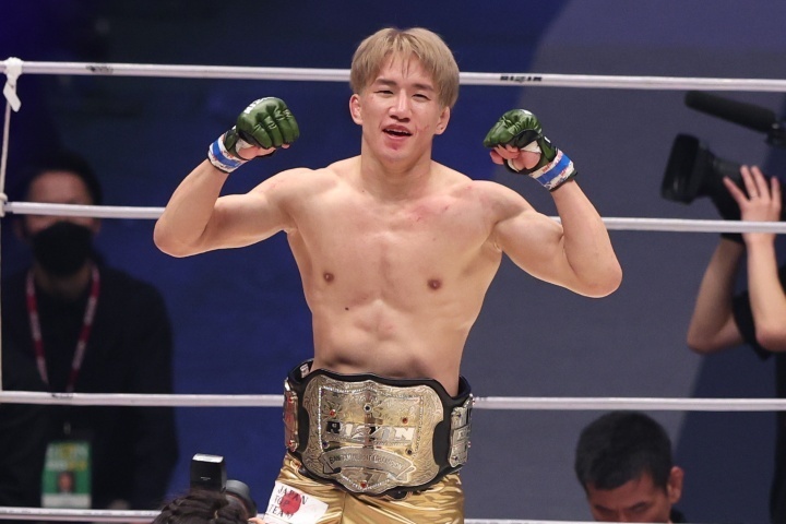 RIZINバンタム級王者の朝倉が王座を返上し、UFC参戦を電撃発表した。写真：永島裕基