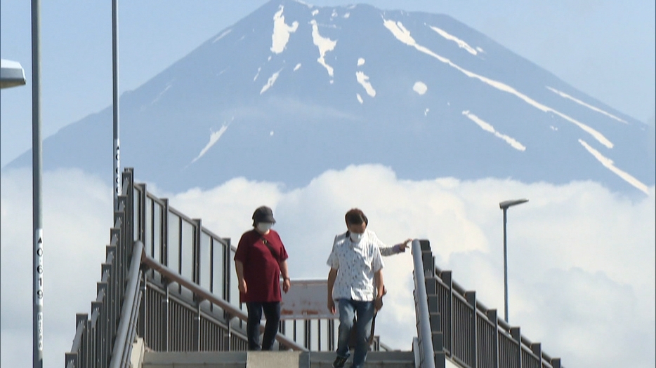 富士山を登るように見える「富士山夢の大橋」
