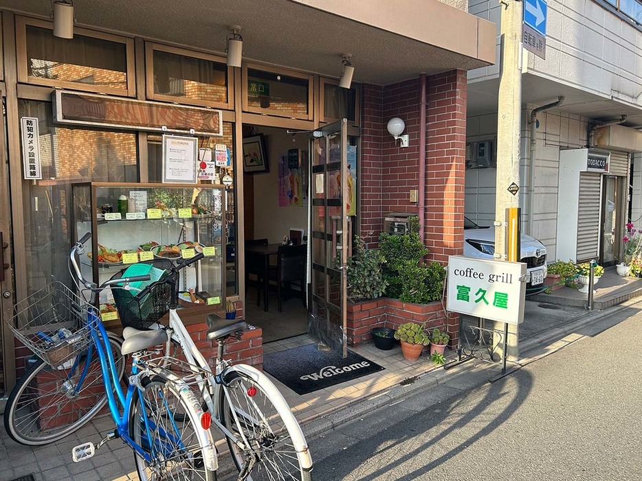 レトロなレンガ造りの店構え