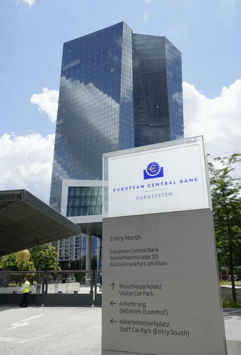 欧州中央銀行の本部＝6日、ドイツ・フランクフルト（共同）