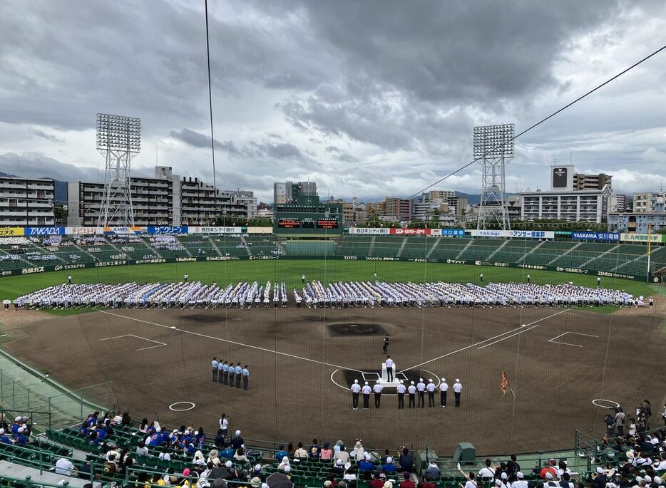 81校が集まり5年ぶりに開催された福岡大会の開会式
