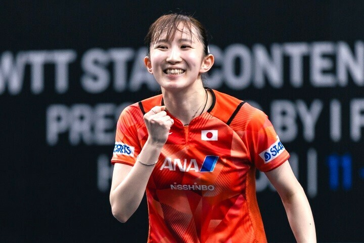 女子シングルスで優勝を飾った早田。混合ダブルスとの２冠を果たした。(C) WTT