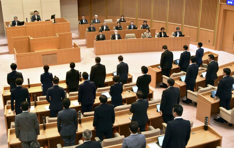 前副知事の再任人事案を可決する群馬県議会本会議＝17日午前