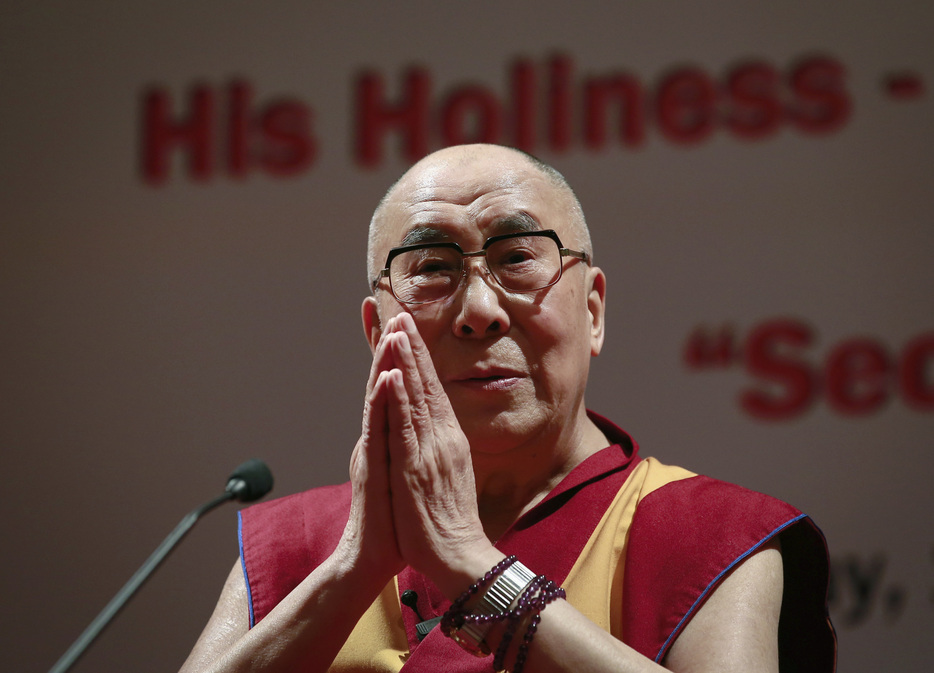 6月３日、 チベット仏教最高指導者ダライ・ラマ１４世（写真）は今月、ひざの治療のために米国を訪れ、２０日以降は通常の法話活動を行わない。ムンバイで２０１４年９月撮影（２０２４年　ロイター/Danish Siddiqui）