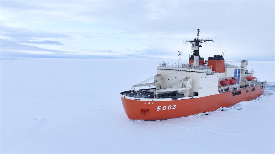 南極観測船“しらせ”