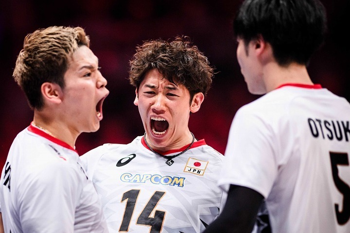 ２年連続のメダル獲得が決まった男子バレー日本代表。(C)Volleyball World