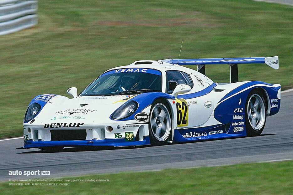 柴原眞介、密山祥吾のドライブで2002年の全日本GT選手権第2戦富士スピードウェイを制したVemac R＆Dダンロップ320R。