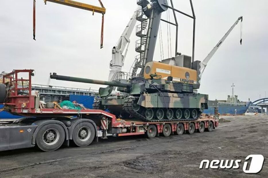 ポーランドのグドニア港に到着したポーランドK2戦車＝現代ロテム提供(c)news1