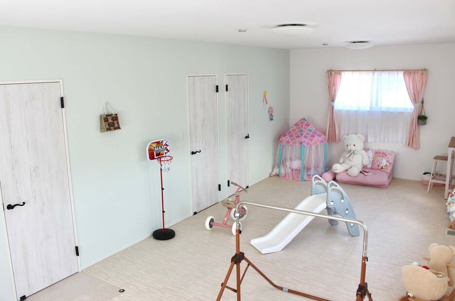 走り回れる18畳の子ども部屋は、大人も子どもも楽しい場所！