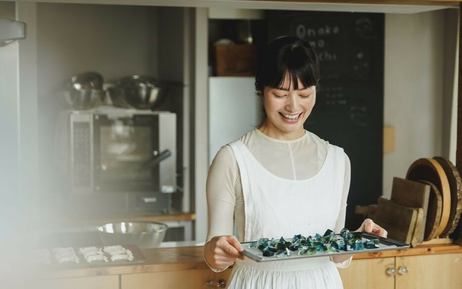 モデルから人気カフェ店主、そしてフードスタイリストへ。女性菓子職人の働き方 vol.01 「Color Story Cake」田中知彩都さんの場合