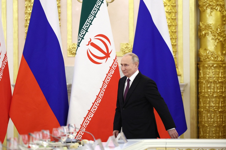 ロシア大統領府（クレムリン）は、ロシアのプーチン大統領（写真）が２６日にイランのモフベル大統領代行と電話会談したと発表した。提供写真。２０２３年１２月撮影（２０２４年　ロイター/Sputnik/Sergei Bobylev）